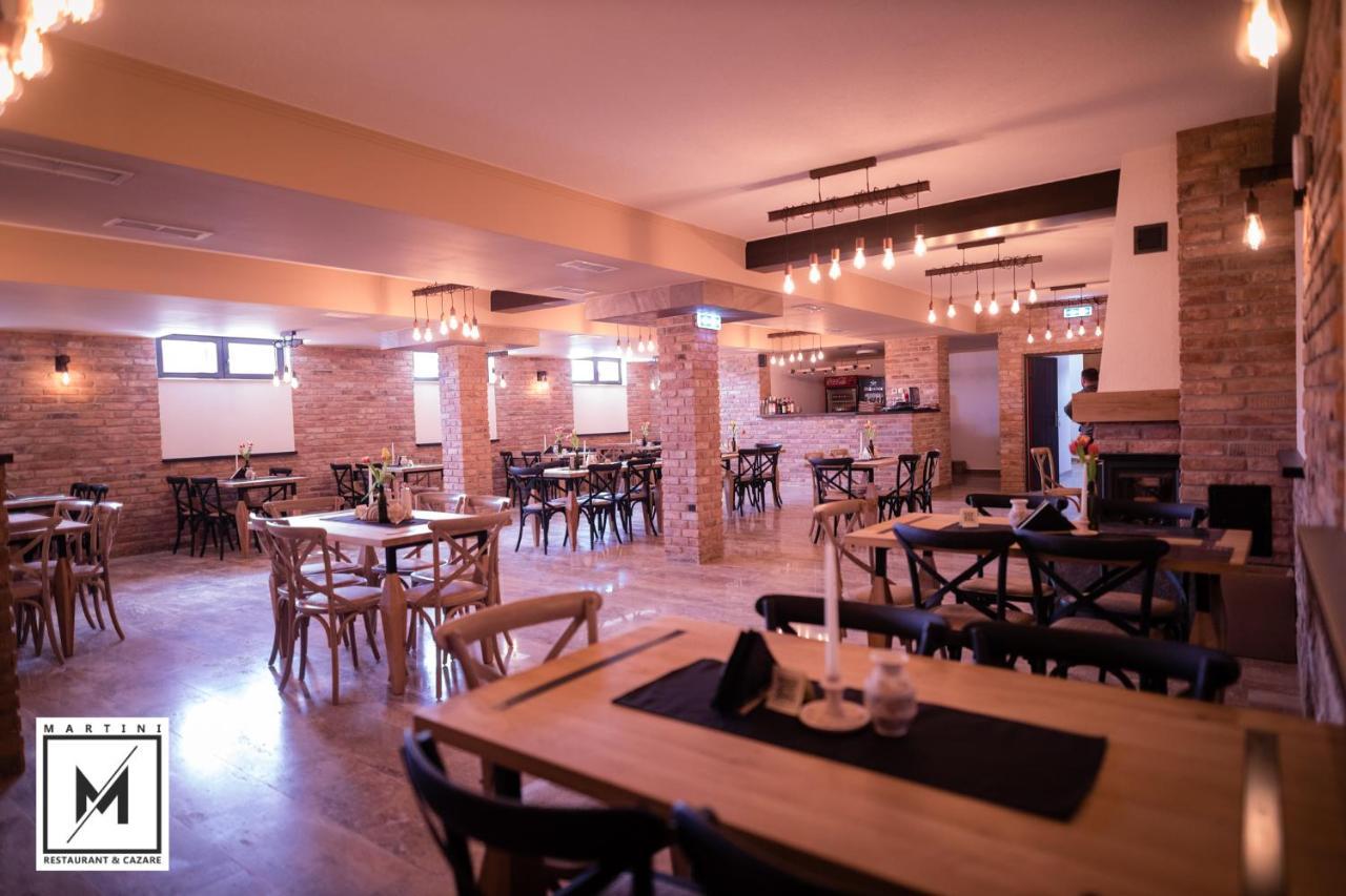 Martini Restaurant & Cazare Sebesel ภายนอก รูปภาพ